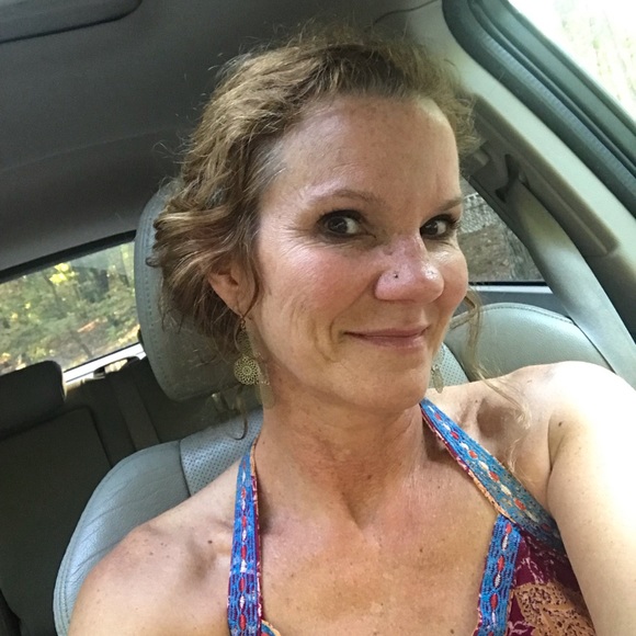 Meet your Posher, Laura - Picture 1 of 1